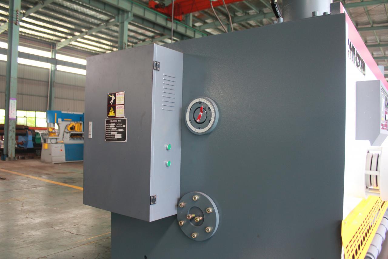 Qc11y Metal Plate Hydraulic Guillotine Shearing Machine For Sale Mesin Gunting Hidraulik Guillotine Plat Logam Qc11y Untuk Dijual