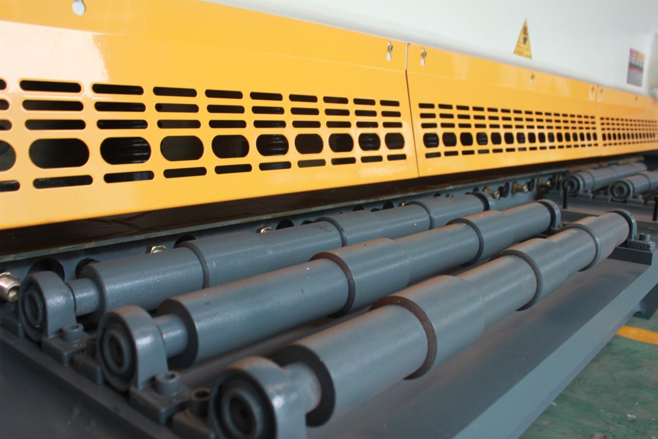 Qc11y Metal Plate Hydraulic Guillotine Shearing Machine For Sale Mesin Gunting Hidraulik Guillotine Plat Logam Qc11y Untuk Dijual