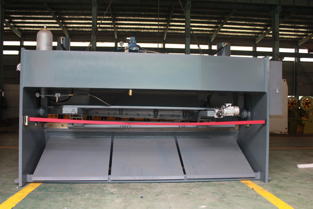 Qc11y Metal Plate Hydraulic Guillotine Shearing Machine For Sale Mesin Gunting Hidraulik Guillotine Plat Logam Qc11y Untuk Dijual