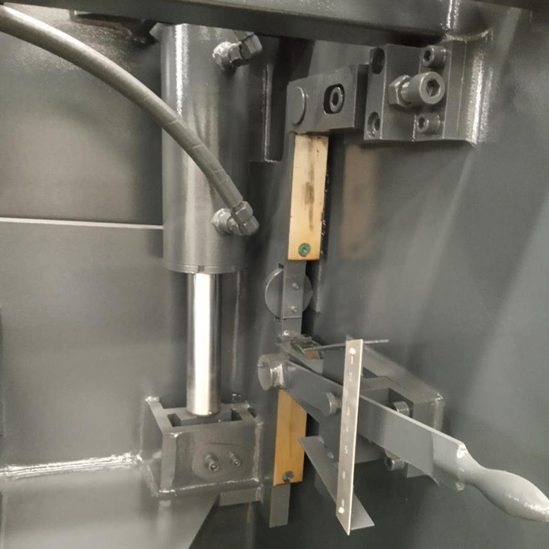 Qc12k-4x2500 Cnc Hydraulic Customized Shearing Machine Cutting Machine Qc12k-4x2500 Cnc Hidraulik Mesin Ricih Tersuai Mesin Pemotong