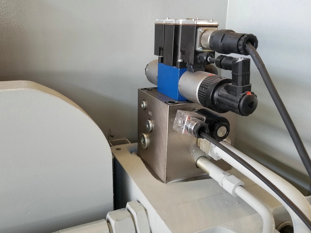 Mesin Brek Tekan Cnc Hidraulik 100 Tan 200 Tan Wc67k Untuk Plat Keluli Logam Besi