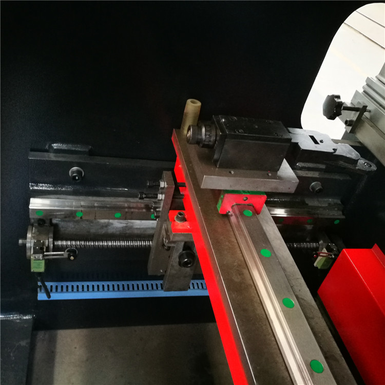 Wc67y-160 4000 Hydraulic Press Brake Cnc Metal Bending Machine For 4000mm Width Steel Wc67y-160 4000 Hydraulic Press Brake Cnc Metal Bending Machine Untuk Keluli Lebar 4000mm