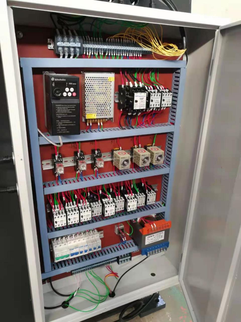 Wc67y-160 4000 Hydraulic Press Brake Cnc Metal Bending Machine For 4000mm Width Steel Wc67y-160 4000 Hydraulic Press Brake Cnc Metal Bending Machine Untuk Keluli Lebar 4000mm